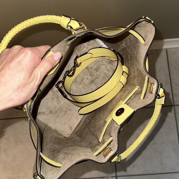 Micheal Kors Blakely Medium Leather Bucket Bag - Picture 7 of 7